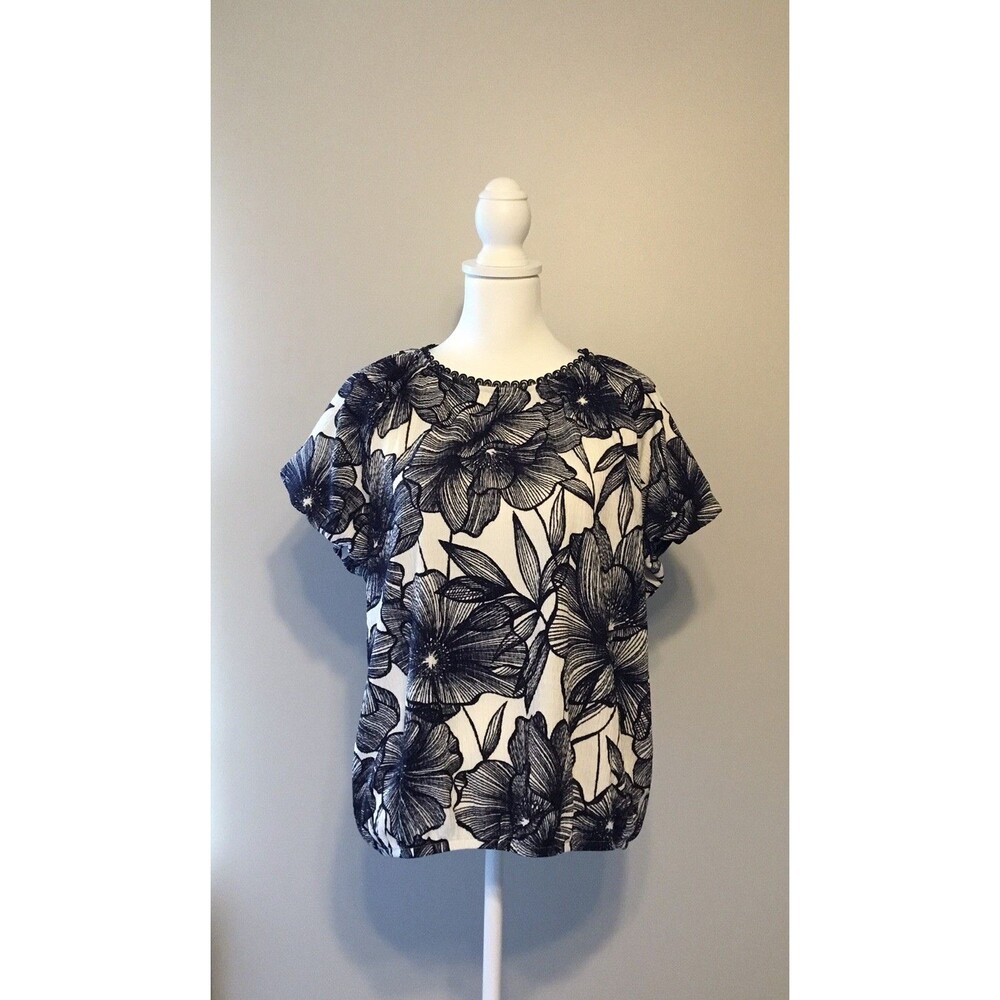 Sunset & Harper Blue Floral Short Sleeve Blouse Sz Large Bubble Hem Crochet Neck - Picture 8 of 15